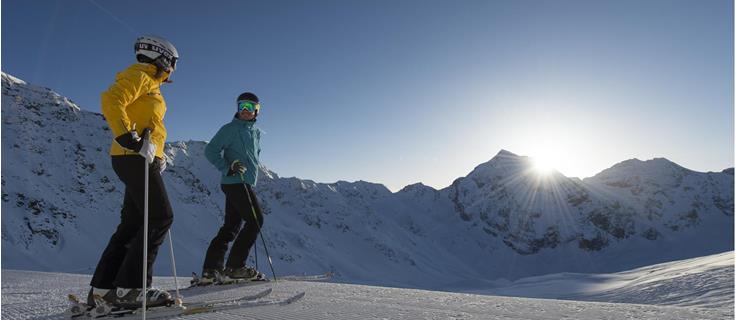 Zwei Skifahrer