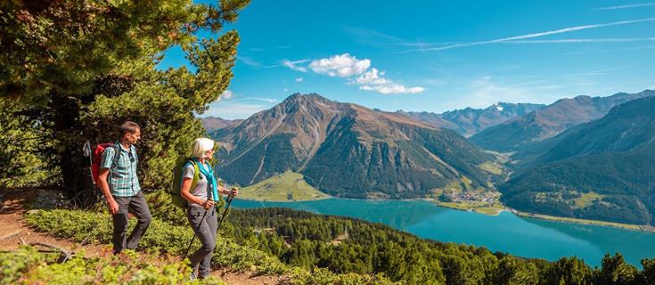 Hiking to Lake Resia