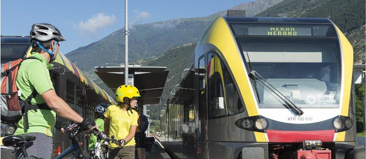 radfahren-am-bahnhof-vinschgau-tg