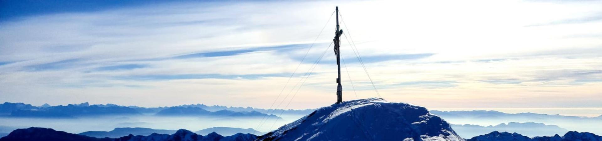 Winterlandschaft-Gipfelkreuz