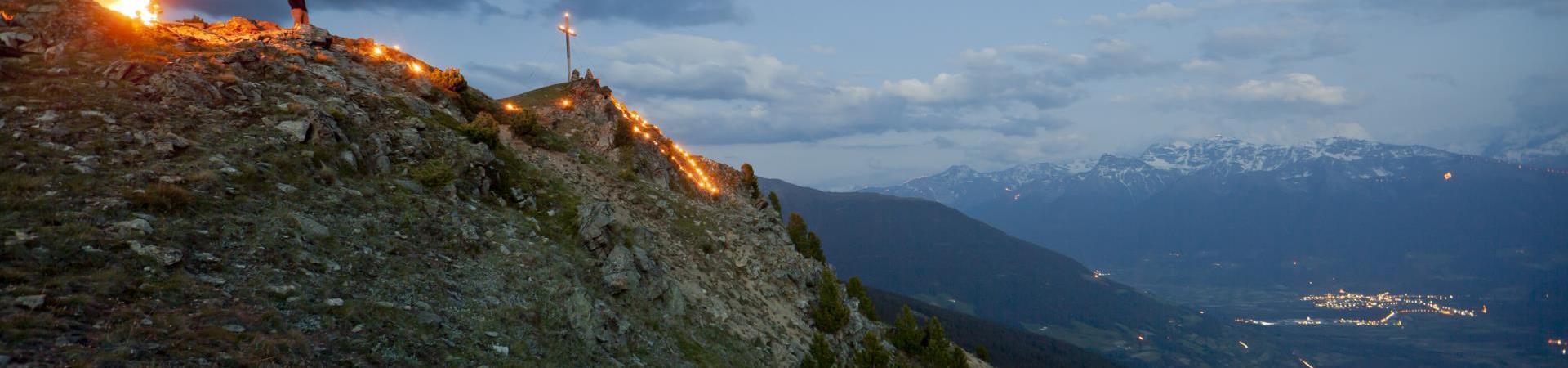 Heilig Hart vuur op de bergen